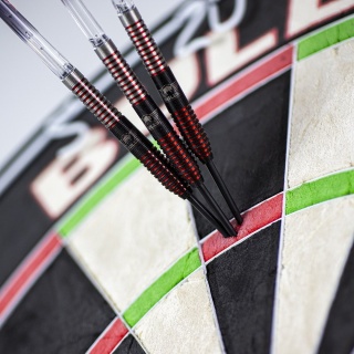 Bull’s Phantom Grip 90% Red PCT – Steel Tip Darts